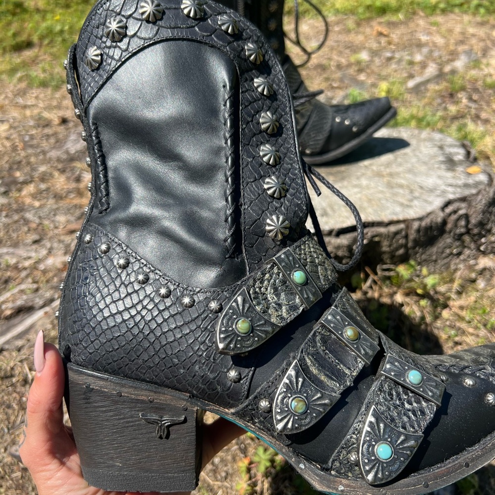 Lane’s Women’s Showdown Rattle Western Snip Toe Boots